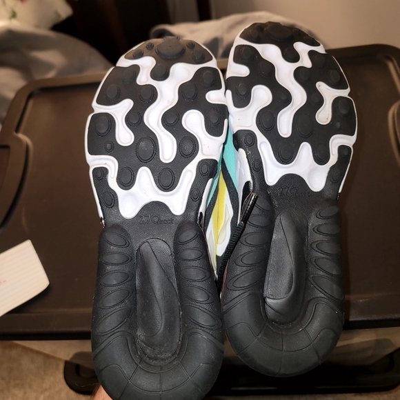 Nike Women's Air Max 270 - Picture 5 of 6